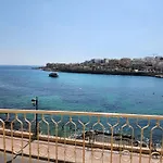 Seafront Apartment - Wifi - Sleeps 6 - Chriscourt